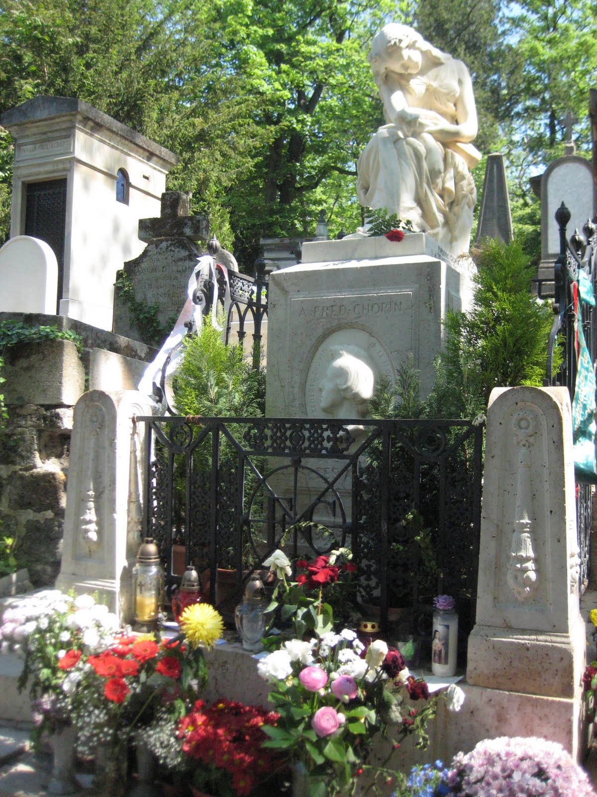 A Glimpse of Paris Famous Graves at Le Père Lachaise