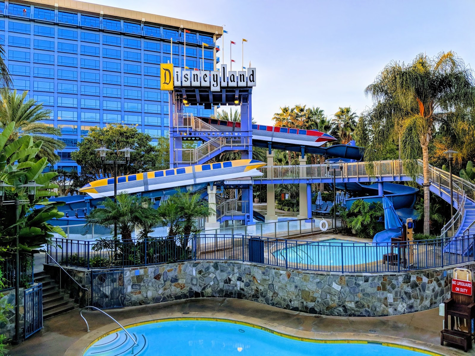 Disneyland Hotel Arts et Voyages